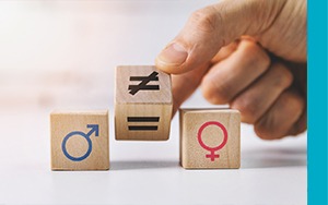 شعارا الذكر والأنثى وبينهما رمزٌ يتأرجح بين المساواة واللامساواة